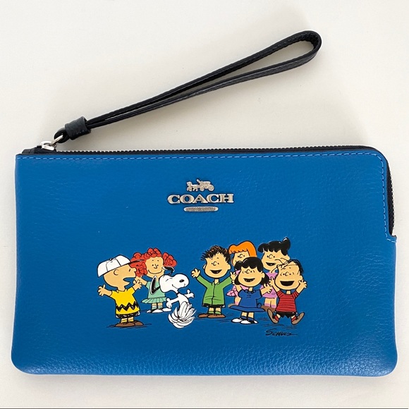 Sold COACH × PEANUTS スヌーピー コーナー ジップ リストレット at